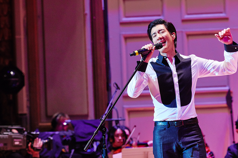 Slideshow: Wang Leehom ’99 Brings Symphony Hall to Its Feet | Berklee