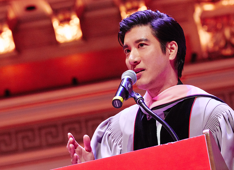 Slideshow: Wang Leehom ’99 Brings Symphony Hall to Its Feet | Berklee