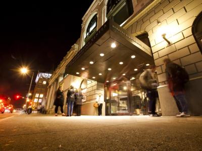 Exterior of the Berklee Performance Center at night