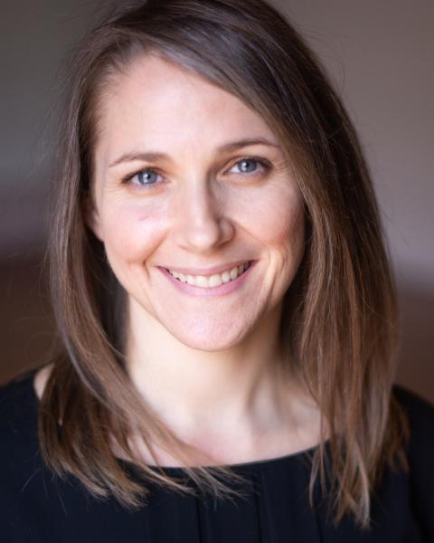 Professional Headshot of Nomi Epstein