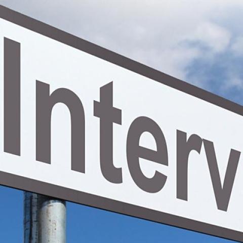 picture of directional sign with text 'Interview'