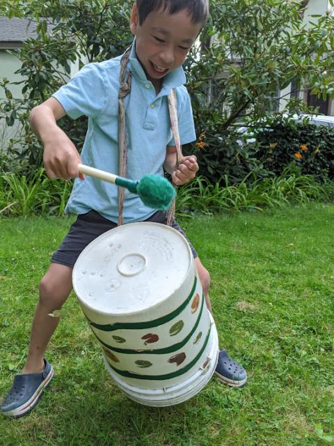 Bucket drumming outlet