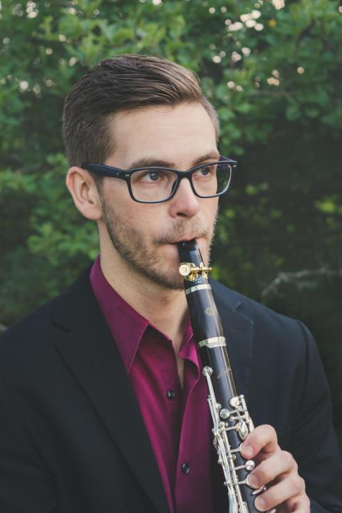 Michael Gruender playing the clarinet