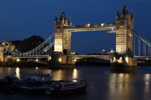 London bridge exterior shot