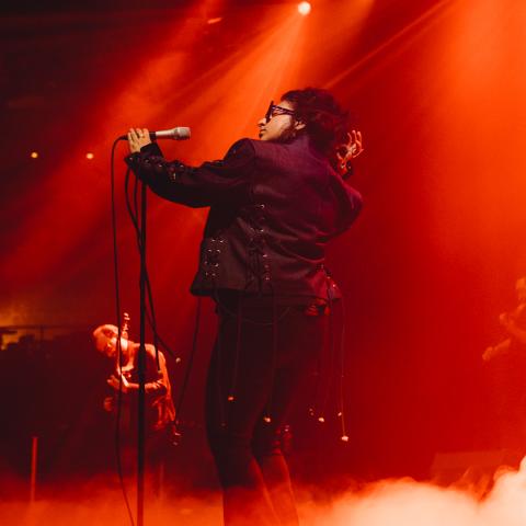 Arooj Aftab performing